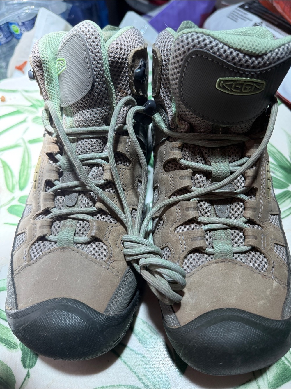 Keen Hiking Boots in Sage Green and Taupe 10 women’s happy hiking! - Picture 9 of 9
